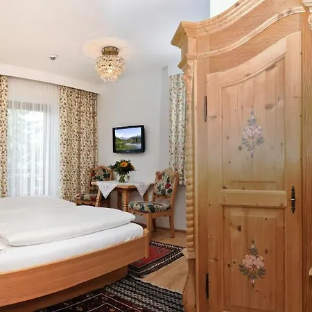 Helga מלון זיפלד אין טירול